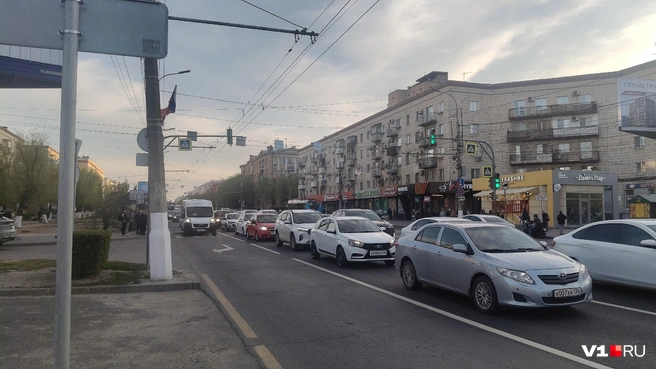Затор на Первой продольной растянулся почти на четыре километра | Источник: Мария Умнова / V1.RU