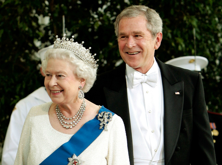 Конфузы Белого дома: как президенты Форд и Буш пытались подшутить над Королевой