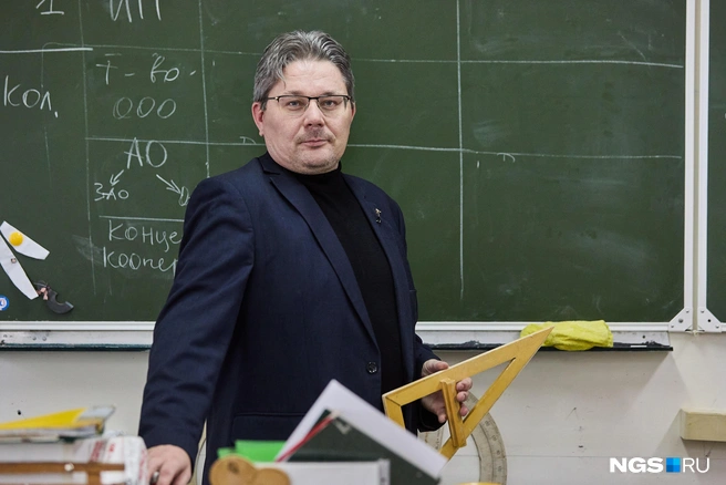 Иван Егоров преподает и у мальчиков, и у девочек — трудовик на все руки | Источник: Александр Ощепков / NGS.RU