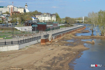 Спокойно-спокойно: пляж будет по другую сторону моста | Источник: Анастасия Баринова / 56.RU