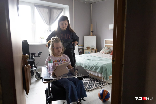 — Жизнь изменилась. Стало много таких вопросов, о которых ты никогда не задумываешься. Я сейчас практически всегда дома. Мы постоянно занимаемся, — делится Анастасия | Источник: Максим Майер / 72.RU