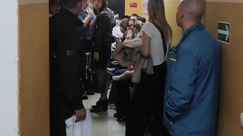 «Живая очередь с 5 утра»: новосибирцы высказались о долгом ожидании в городских учреждениях