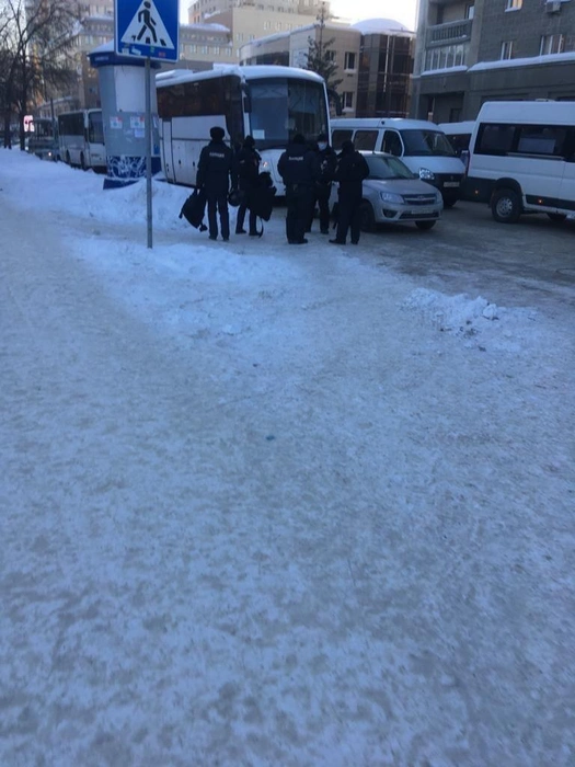 Рядом с площадью Ленина появляются сотрудники правоохранительных органов | Источник: Виктор Трокай
