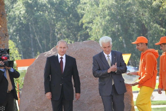 Заложил капсулу в камень | Источник: Фотогалерея СФУ / photo.sfu-kras.ru