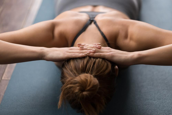 Расправить плечи: 2 комплекса упражнений, которые избавят от сутулости