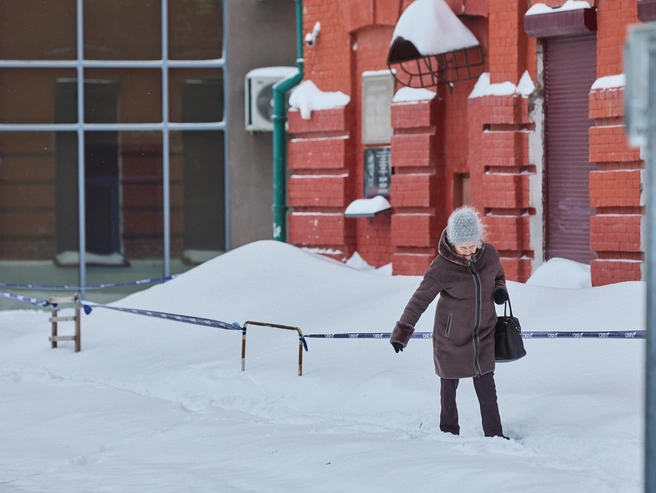 Передвижение по улицам требует значительных усилий. | Источник: Александр Ощепков / NGS.RU