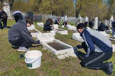Волонтеры привели в порядок захоронения на Мироносицком кладбище