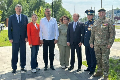 Выставка о юных героях ВОВ и СВО открылась в парке Победы