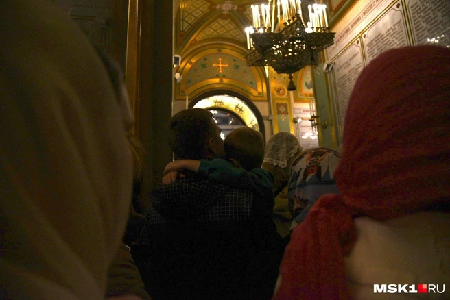 Храм посещают с детьми, их пускают без очереди | Источник: Дарья Шутова / MSK1.RU