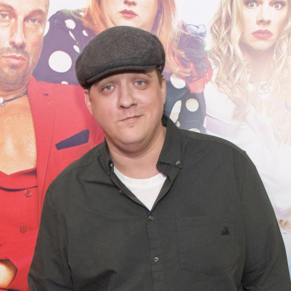 Вдова Романа Попова полгода продает дом за 47 миллионов, который умерший от рака актер строил для семьи