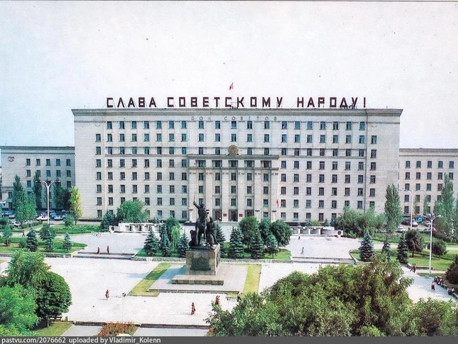 Так выглядела площадь Советов в 1970-е | Источник: В. Иванов / Pastvu.com