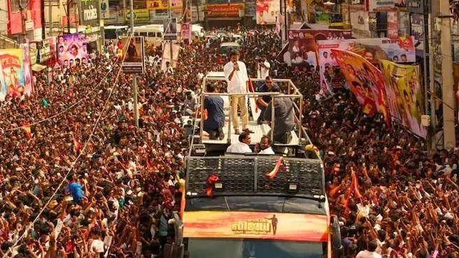 Люди теряли сознание в ожидании кумира | Источник: India Today.in