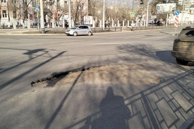 Чита проваливается: асфальт уходит под землю