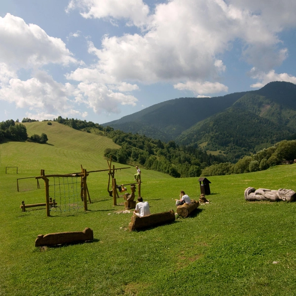 Жители деревни Влколинец в Словакии требуют исключить ее из списка ЮНЕСКО — причины и подробности