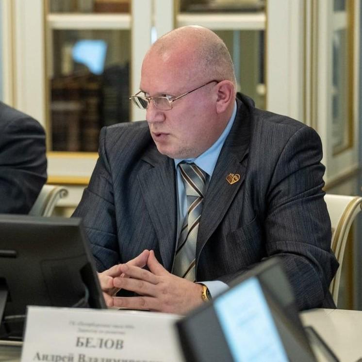<p>Андрей Белов</p>
