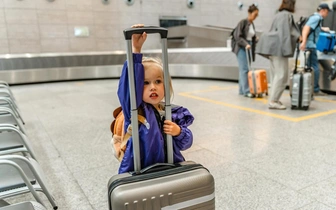 Дорого или просто муторно? Россиян обязали делать загранники детям до 14 лет — иначе из страны не выехать