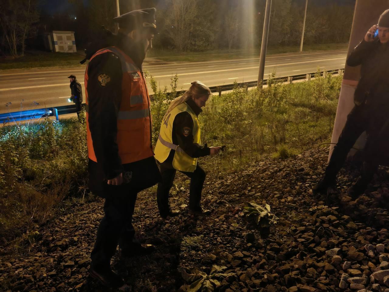 Машинист успел затормозить. В Казани две 12-летние девочки попали под поезд, пытаясь перебежать через пути