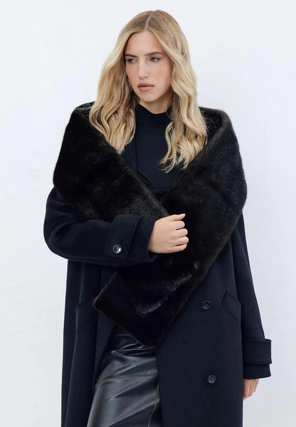 Эти шарфы выведут ваши зимние образы на новый уровень: 10 самых классных вариантов