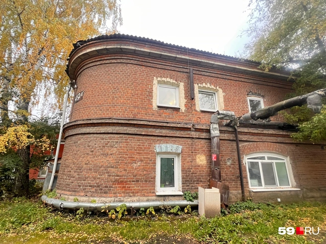 Усадьба купца Новицкого даже сейчас выглядит крепким зданием | Источник: Екатерина Бурылова