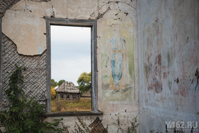 Фрески в деревянном храме Лубоноса