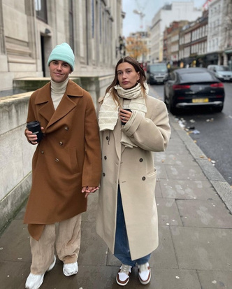 Хейли и Джастин Бибер показали самые модные пальто этой зимы в своей новой романтической фотосессии 😍