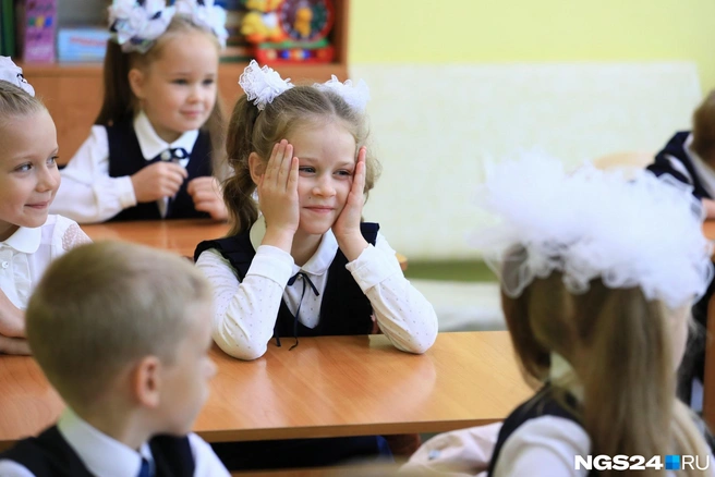 Внимание заметно смущало ребенка | Источник: Артем Ленц / NGS24.RU