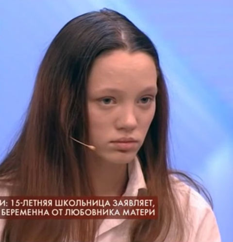 «150 рублей за один раз»: 15-летняя девочка забеременела от сожителя матери