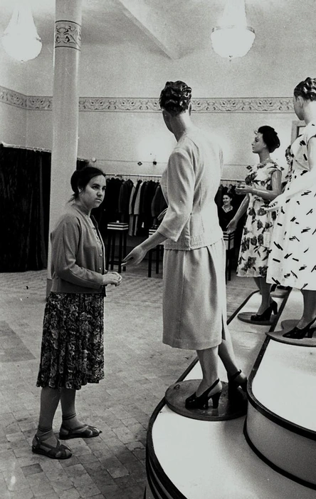 Магазин-салон женского платья. 1962 год | Источник: фотофонд Самарского областного государственного архива социально-политической истории