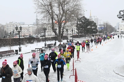 Обнаженный Дед Мороз возглавил забег в Екатеринбурге