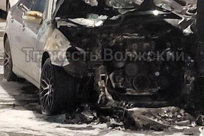 «От кузова ничего не осталось»: в Волжском на парковке сгорел Mercedes