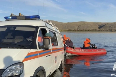 В Туве водитель прыгнул в Енисей, спасатели МЧС искали его