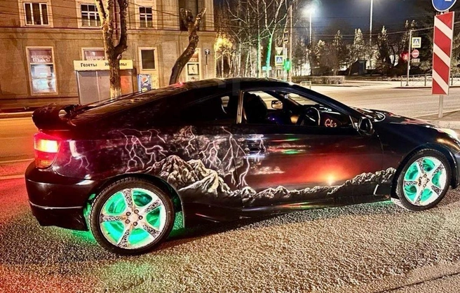 Тюнингованное купе Toyota Celica 1999 года выпуска продается в Новосибирске за 600 тыс рублей | Источник: Drom.ru