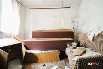 Пол провалился в доме | Источник: Дарья Паращенко / 93.RU