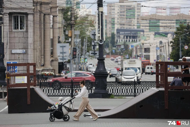 Некоторые горожане не оценили установку рамп в этой части площади | Источник: Наталья Лапцевич