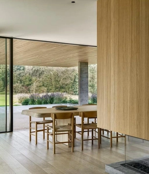 Ферма XIX века получила вторую жизнь: минимализм, свет и связь с природой