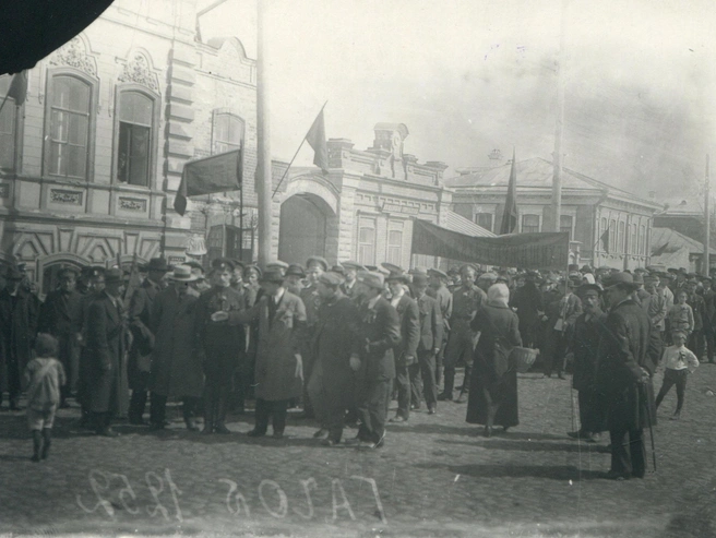 Первомайские шествия в Челябинске начали проводить сразу после революции | Источник: Объединенный государственный архив Челябинской области