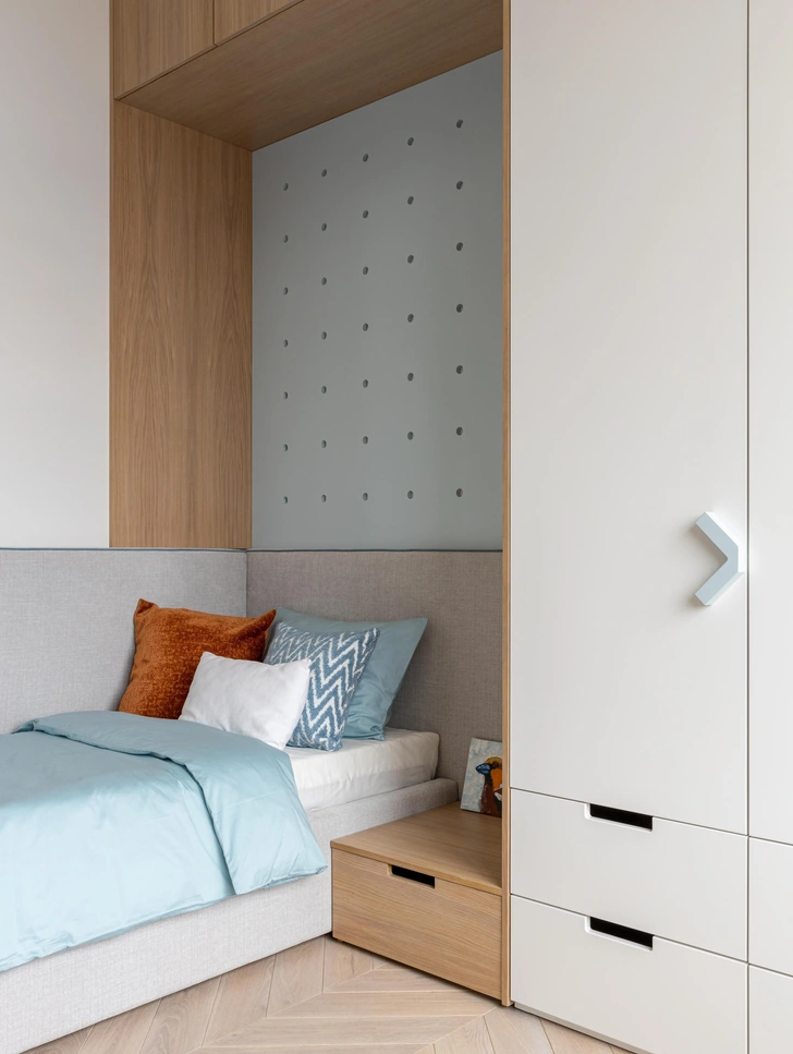 Кровать, Diron. | Источник: Лиза Гуровская. Стиль: Анна Стрижак