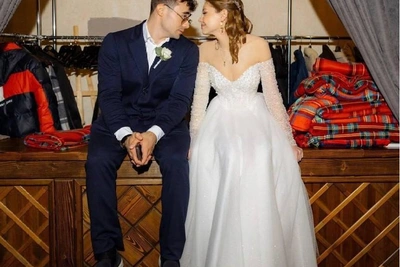 Акимбо познакомился с супругой на маникюре