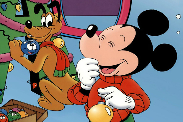 Фото №1 - 45 персонажей Disney собрались в одном праздничном видео