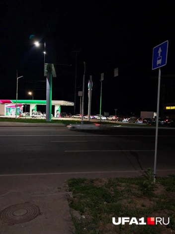 В районе «Планеты» наблюдались длинные очереди перед заправками | Источник: Андрей Сивец / UFA1.RU