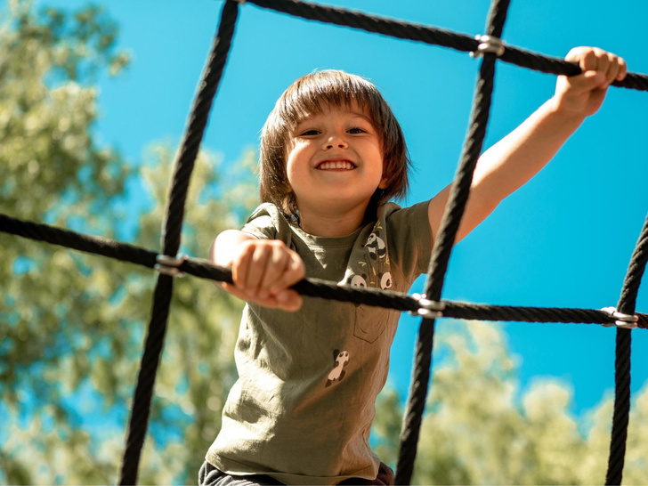 Свернет горы: 3 способа запрограммировать ребенка на успех с ранних лет