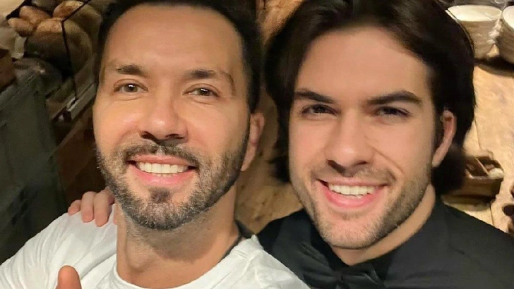 Бросил спорт ради театра: что известно о старшем сыне солиста группы «Чай Вдвоем» Дениса Клявера | parents.ru