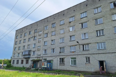 Кровлю в общежитии на Бажова отремонтируют к концу недели
