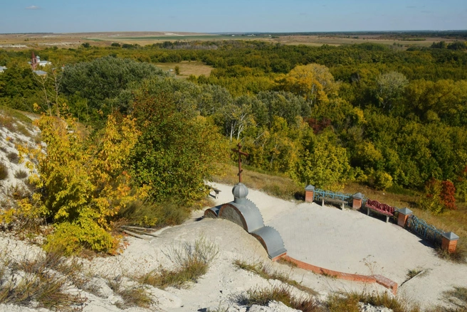 Вход в пещеры расположился в 15 минутах ходьбы от самого монастыря | Источник: Олег Рыбалко