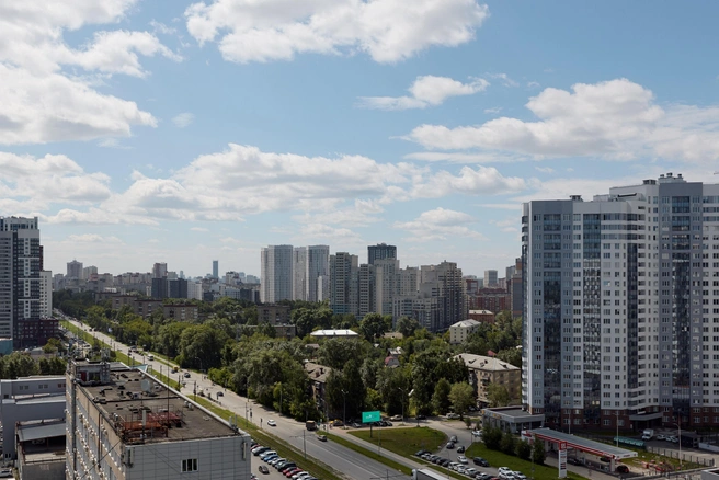 Даже со сравнительно невысоких этажей открывается вид на обновленный Пионерский микрорайон | Источник: PRINZIP