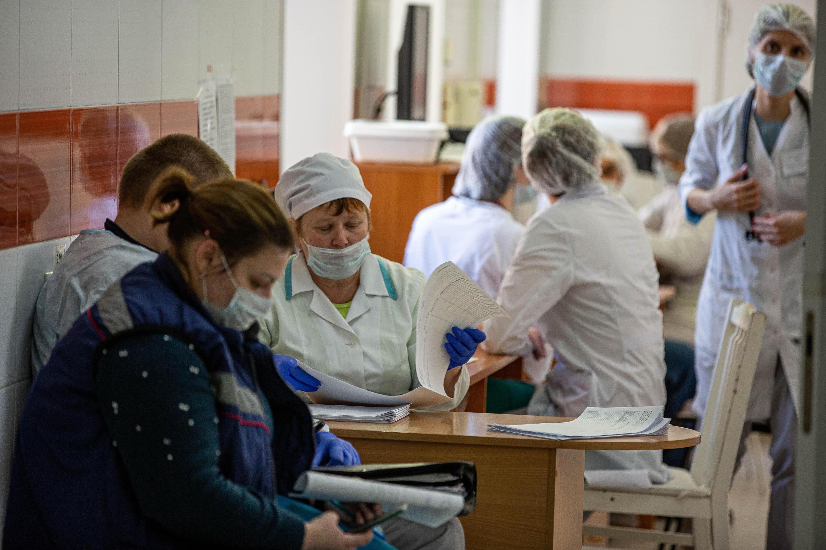 Получают до 50 тысяч в месяц: зауральских медиков в районных больницах поддерживают соцвыплатами