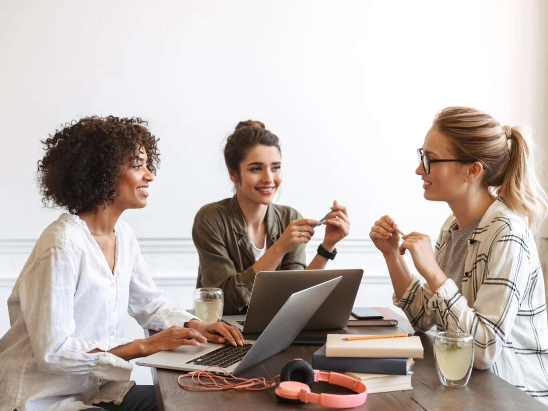 Как понять, что вы не сработаетесь с коллегами: 5 тревожных звоночков | marieclaire.ru