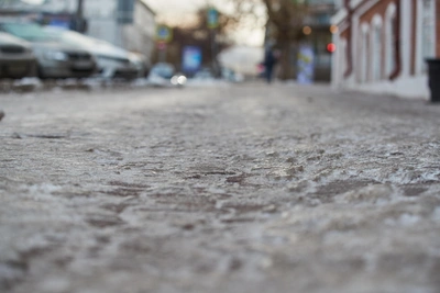 Novosibirsk residents name spots with uncleared bus stops and sidewalks