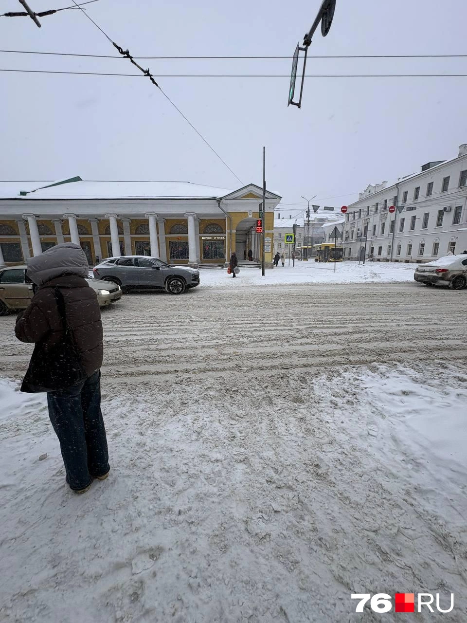 Проезжая часть в центре Ярославля оказалась под снегом | Источник: читательница 76.RU
