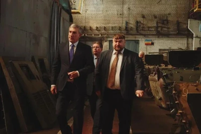 Орлов обсудил благоустройство микрорайона для работников завода